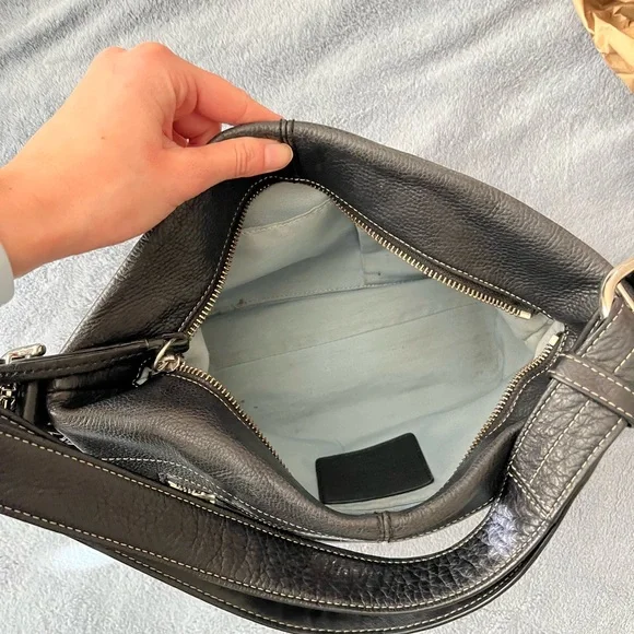 Coach F15065 East West Black Leather Shoulder Bag - Picture 4 of 7